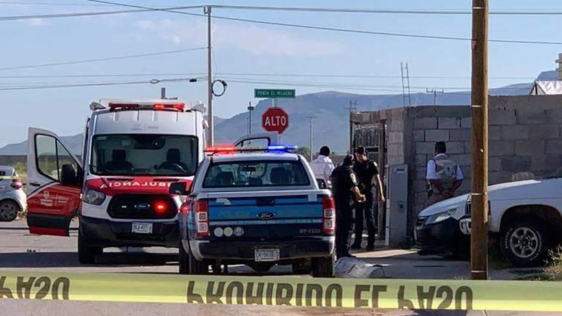 movilización suicidio cordón policial patrulla ambulancia